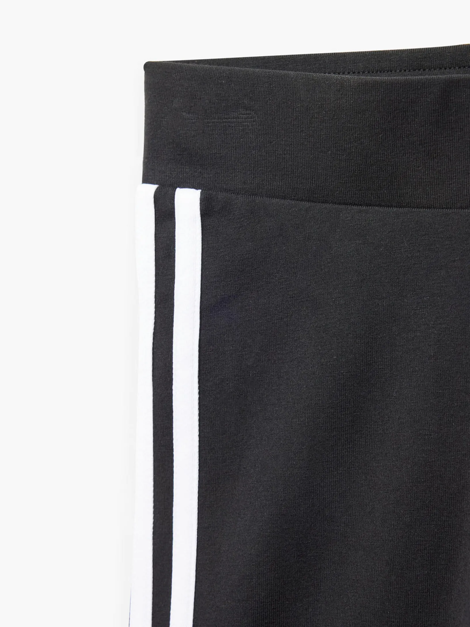 3 Streifen kurze Trainingshose