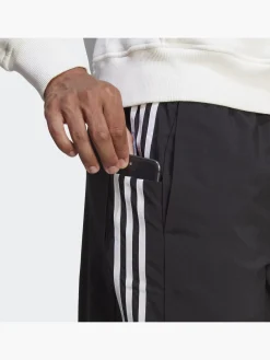 AEROREADY Essentials Chelsea 3-Streifen Shorts