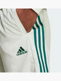 AEROREADY Essentials Chelsea 3-Streifen Shorts