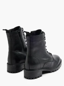 Leder Schnürboots