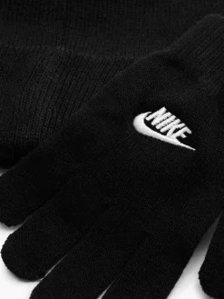 Set aus Handschuhen und Mütze